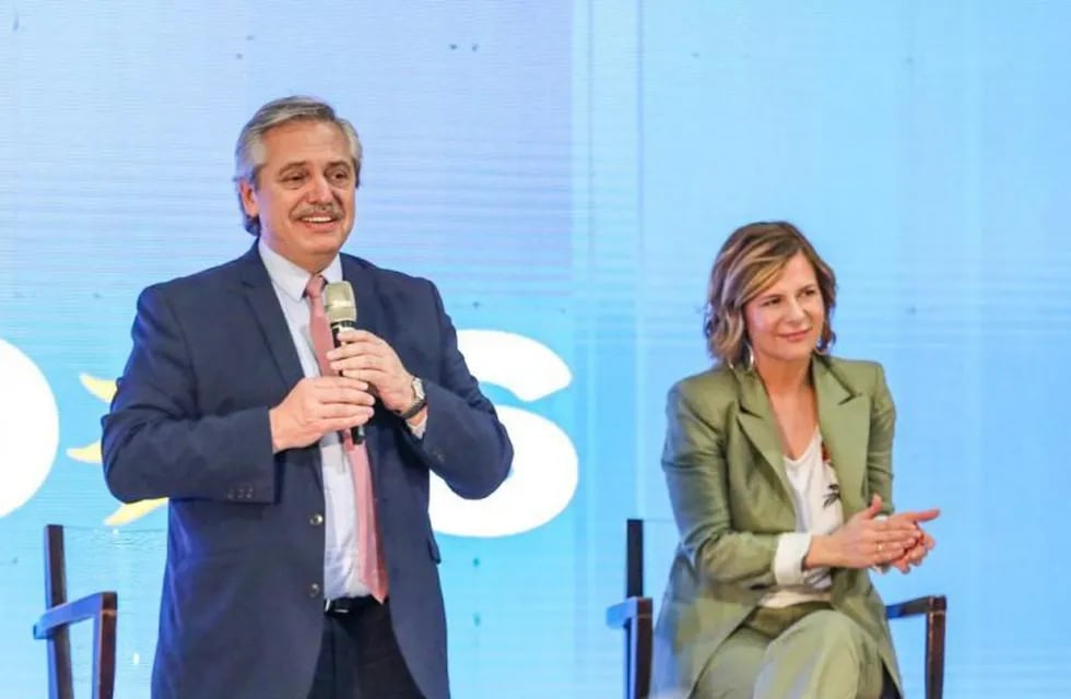 Alberto Fernández junto a la candidata a intendenta Florencia Saintout en La Plata (web).