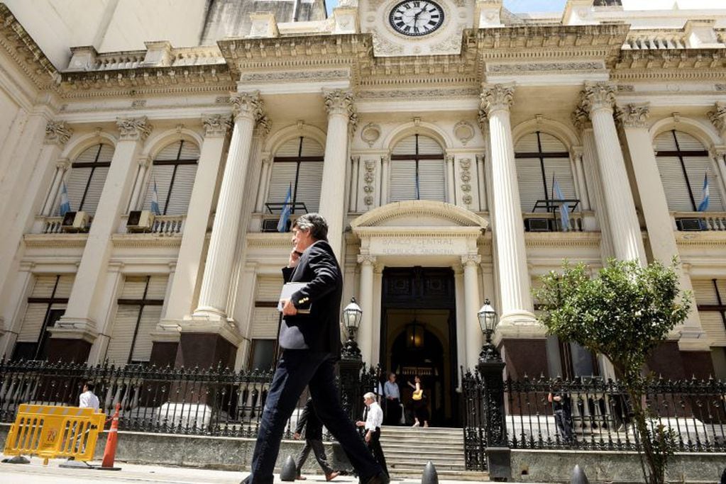 Vista general del frente de Banco Central de Argentina, este lunes, en Buenos Aires. (Foto: EFE/ Fabián Mattiazzi)