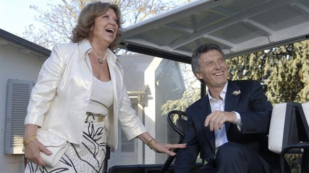 Alicia Blanco Villegas y su hijo Mauricio Macri. (WEB)