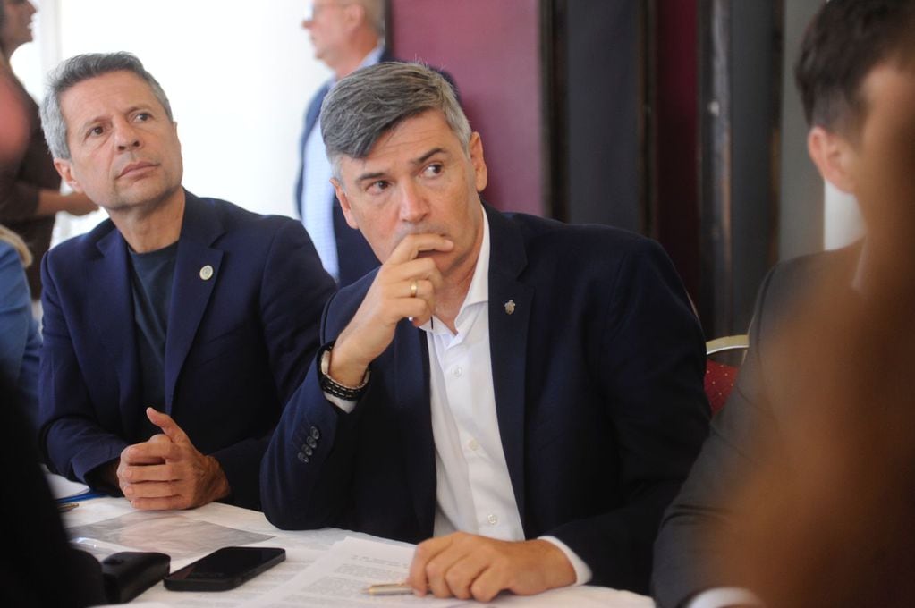 El intendente de Córdoba Daniel Passerini se reunió en Buenos Aires con otros intendentes para tratar el tema del recorte a los subsidios al transporte.  (Federico López Claro)