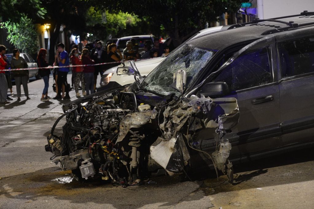 Embistió y mató a un motociclista. También chocó a siete vehículos más.