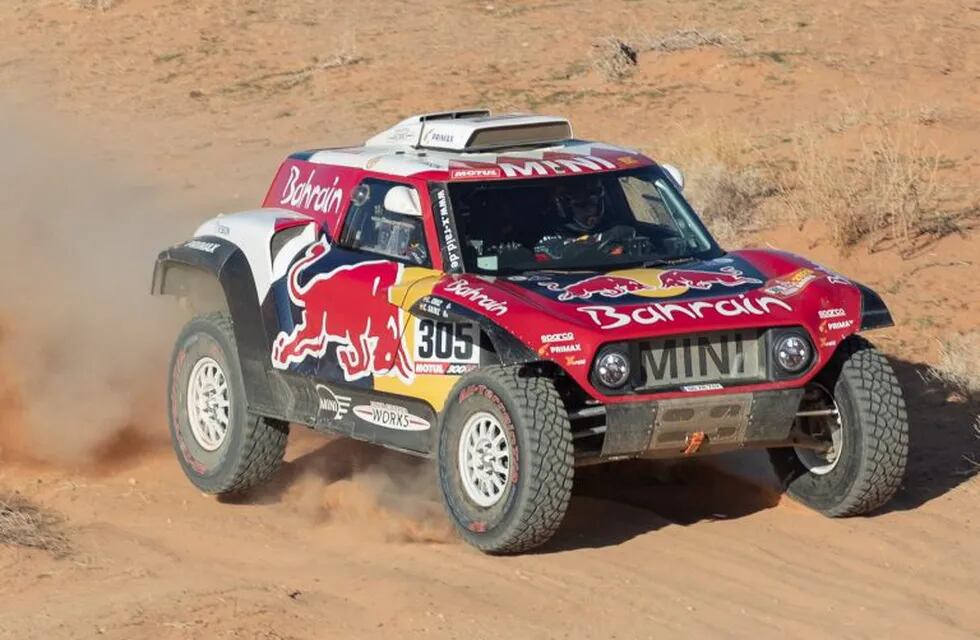 Jeddah (Saudi Arabia), 09/01/2020.- Spanish Carlos Sainz (Bahrain JCW X-Raid Team) and his co-driver Lucas Cruz from in action during the stage five of the Rally Dakar 2020 between Al Ula and Al Hai in Saudi Arabia, 09 January 2020. The Rally Dakar takes place in Saudi Arabia from 05 to 17 January 2020. (Bahrein, Arabia Saudita) EFE/EPA/ANDRE PAIN