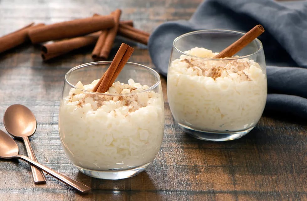 Postres fáciles y rápidos para hacer en casa: cómo hacer un mousse de queso y café, y arroz con leche.