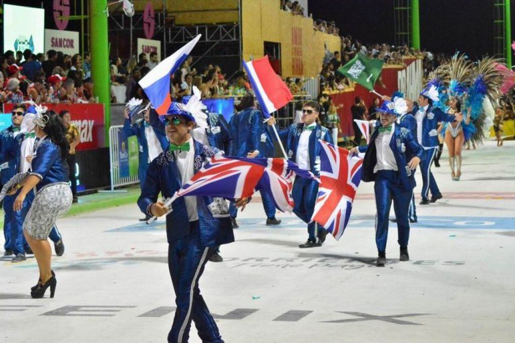 Polémica por el uso de banderas británicas en los carnavales correntinos.
