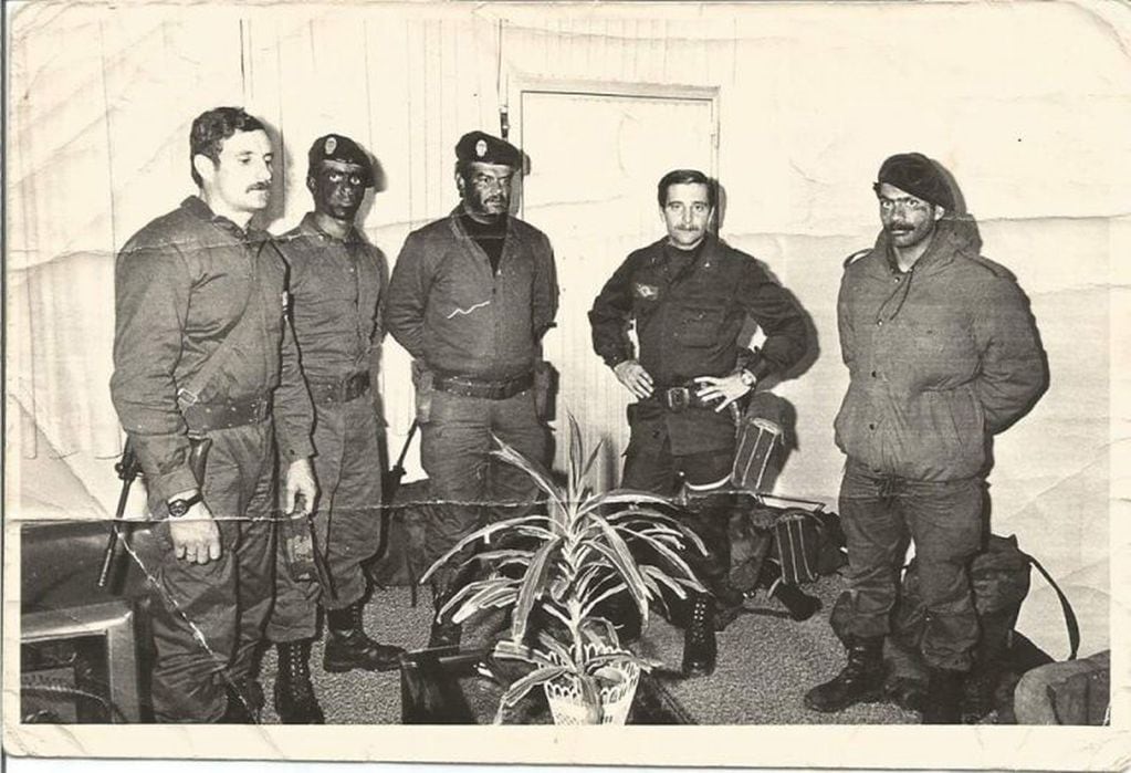 Grupo de Comandos Anfibios que trasladaron el cuerpo del Capitán Pedro Giachino