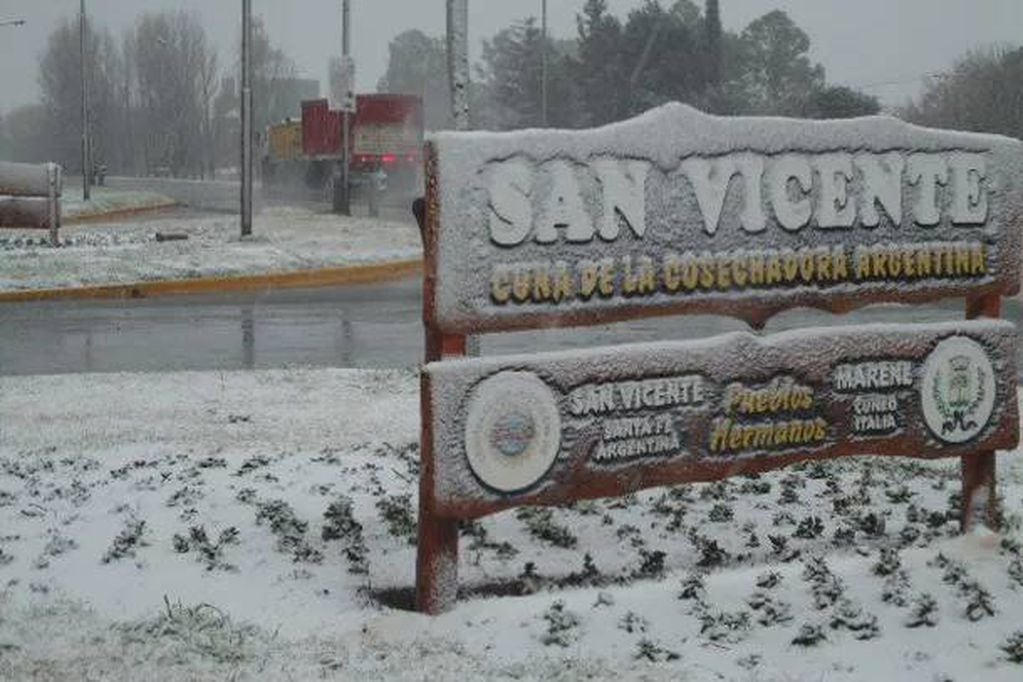 El cartel de San Vicente (Departamento Castellanos) completamente nevado