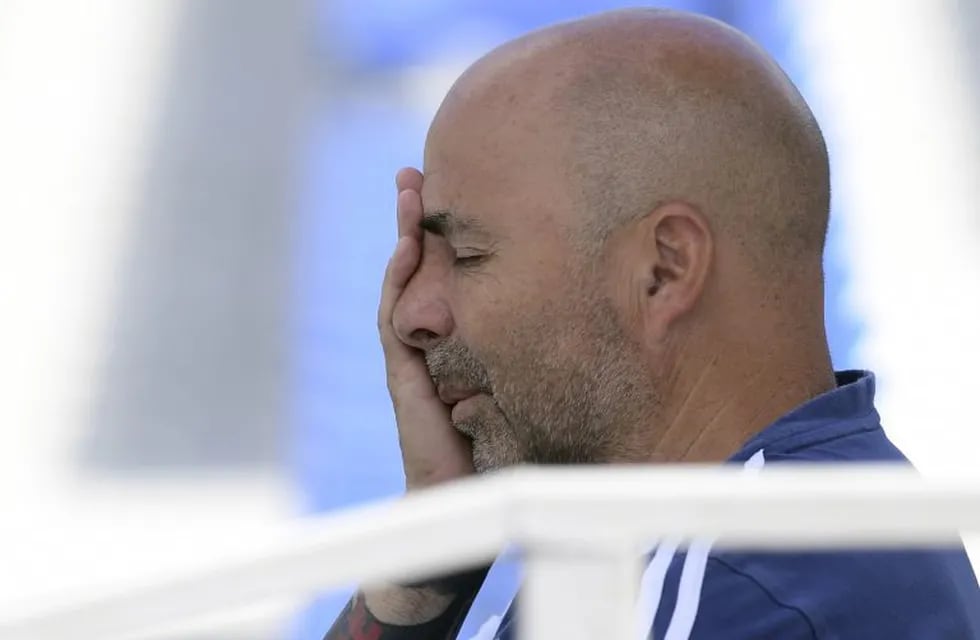 (FILES) In this file photo taken on June 28, 2018, Argentina's coach Jorge Sampaoli gestures before a training session at the team's base camp in Bronnitsy, near Moscow during the Russia 2018 World Cup.\r\nSampaoli agreed the exit terms to leave the Argentinian national football team on July 15, 2018. / AFP PHOTO / JUAN MABROMATA buenos aires Jorge Sampaoli exdirector tecnico de la seleccion argentina futbol acuerdo con la afa para dejar su cargo
