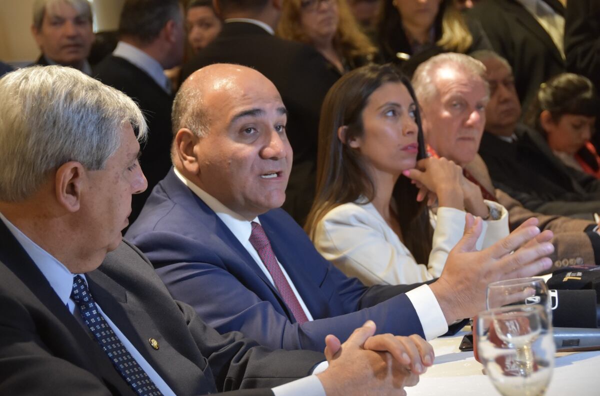 El jefe de Gabinete nacional, Juan Manzur, participó este viernes en Jujuy de la apertura del plenario del Parlamento del Norte Grande que sesionó por primera vez.
