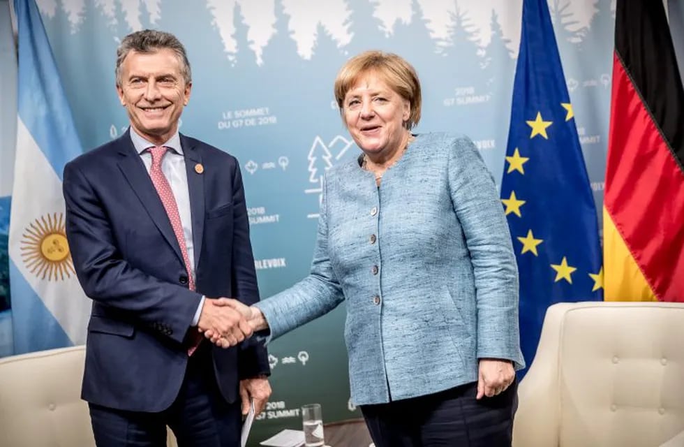 Mauricio Macri habló con Angela Merkel, quien respaldó las negociaciones con el FMI. Foto: DPA.