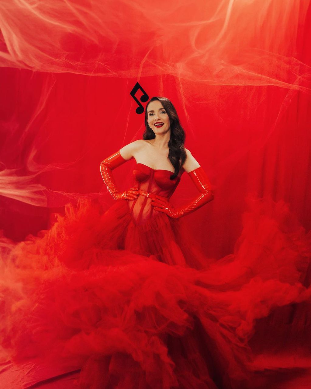 A puro fuego, Natalia Oreiro encandiló a sus fans con un vestido rojo