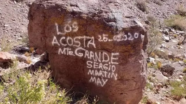 Una familia de Monte Grande hizo pintadas en un sitio turístico de Mendoza. Los Acosta.