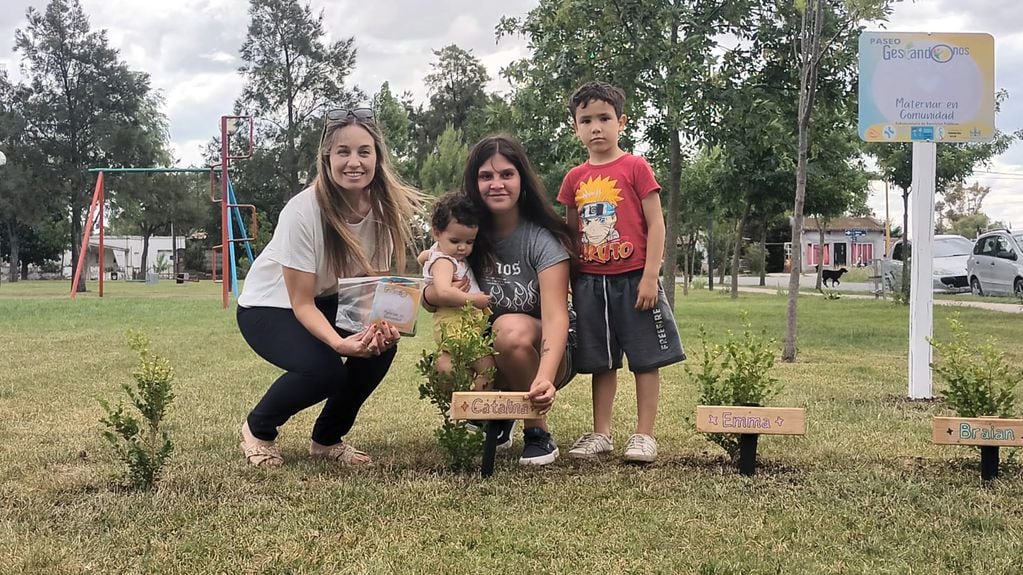 Tres Arroyos, Gestándonos en comunidad plantó árboles en la plaza del barrio Villa Italia