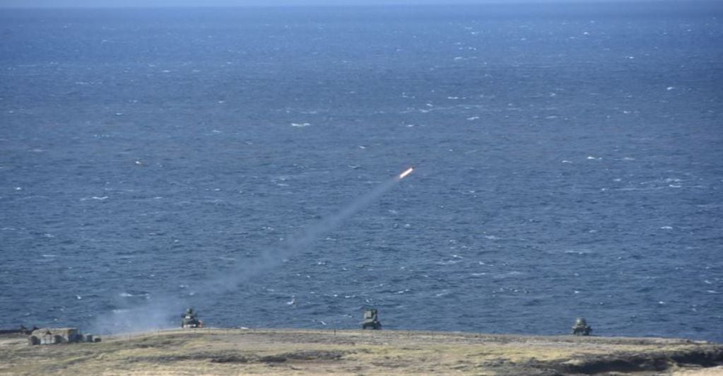 Lanzamiento de misiles del Sistema de Defensa Aérea RAPIER.