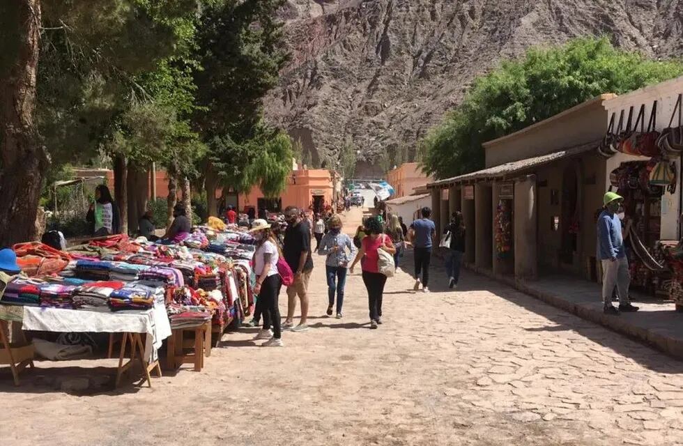 En los últimos días han arribado a Jujuy grupos familiares, en su mayoría en automóviles y en viajes cortos de entre dos y tres días, procedentes de las provincias de Salta, Tucumán y del Litoral, mientras que los viajeros que llegan desde Buenos Aires permanecen un lapso mayor.