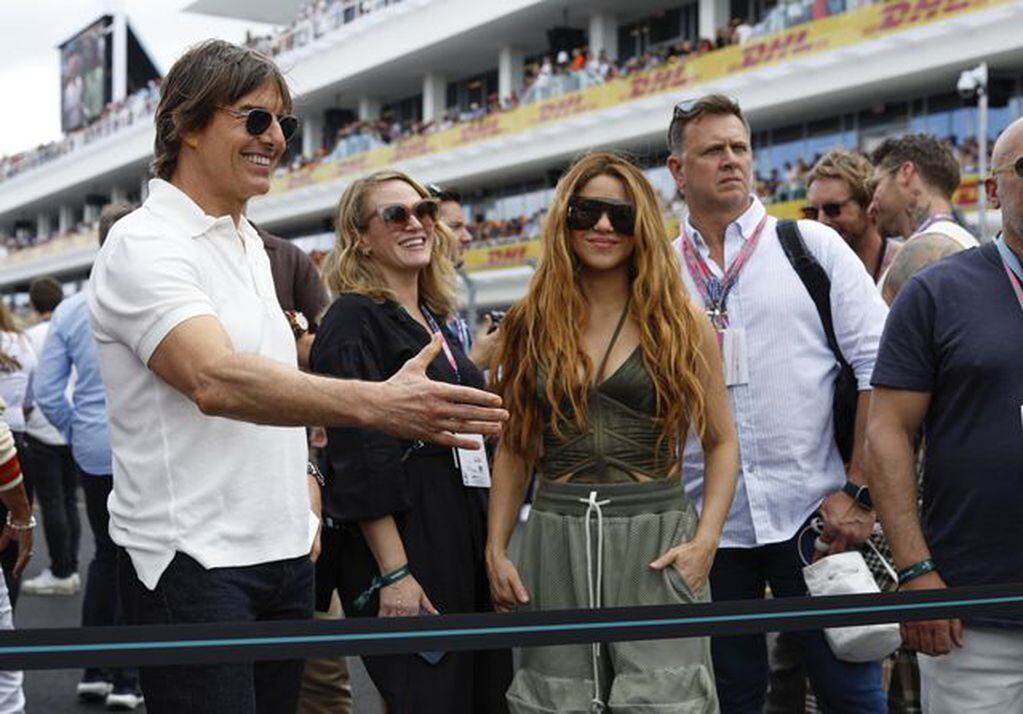 La cantante colombiana fue visto con el actor estadounidense, Tom Cruise en el evento de Formula Uno en Miami.