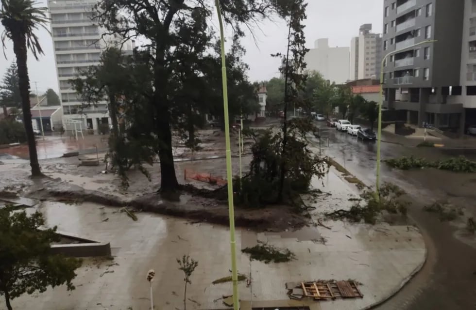 En Bahía Blanca hablan de "catástrofe", con muertes, heridos y evacuado (gentileza).