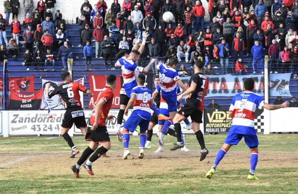 Rosario - Sporting van por la victoria en el clásico de Punta Alta