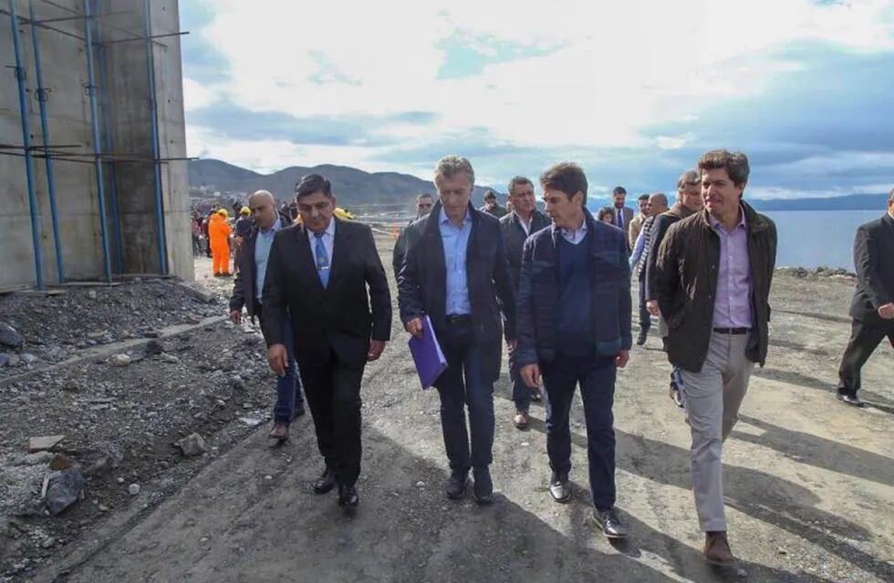 Vicegobernador de Tierra del Fuego Juan Carlos Arcando y el Presidente de la Nación Mauricio Macri en Ushuaia.