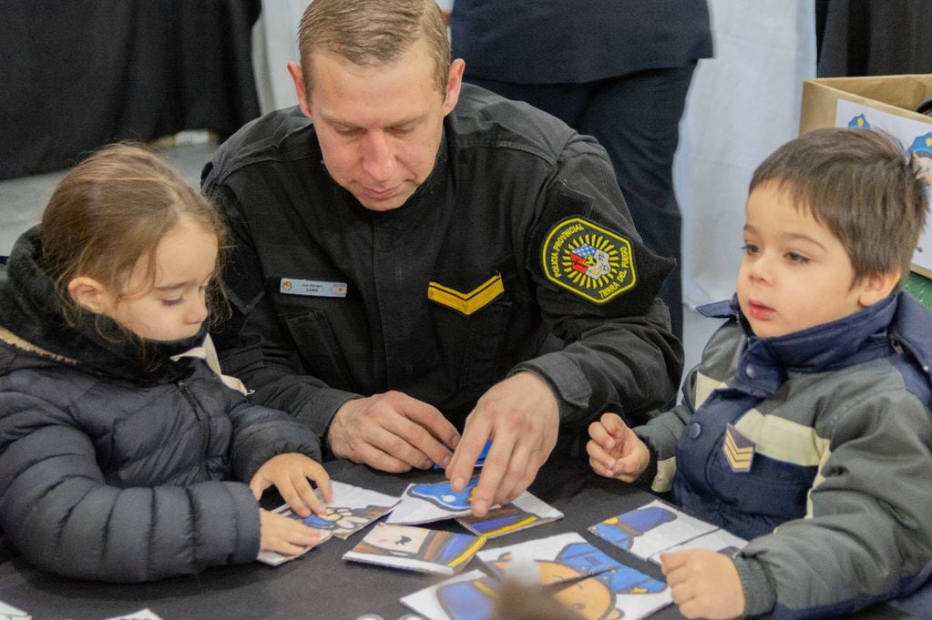 La Policía de Tierra del Fuego abrió sus puertas para que la comunidad se interiorice en el trabajo que realizan a diario.