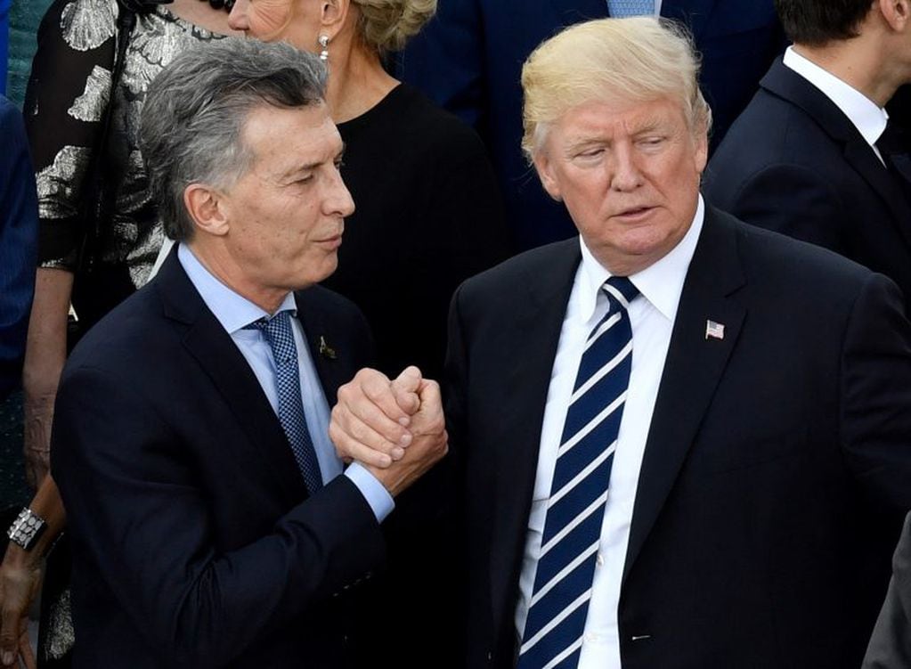 Mauricio Macri junto al presidente de Estados Unidos, Donald Trump, durante la última reunión del G20 en Hamburgo, Alemania. (Foto: AFP)