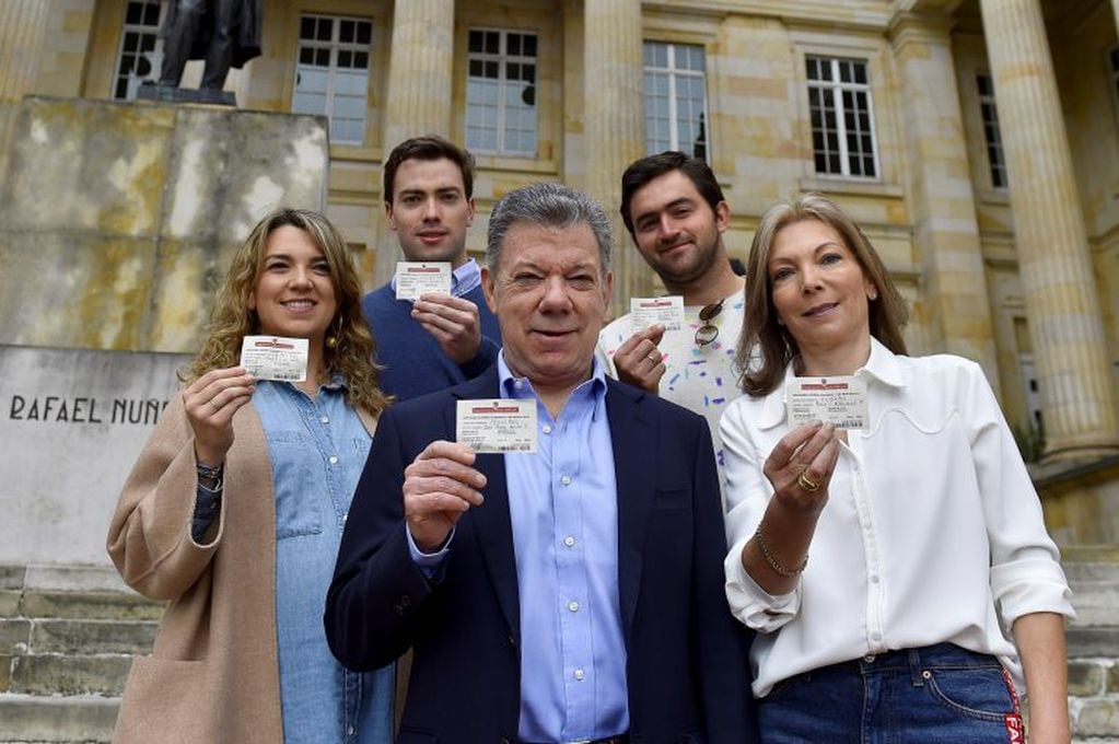 Juan Manuel Santos - actual presidente - votó junto a su familia