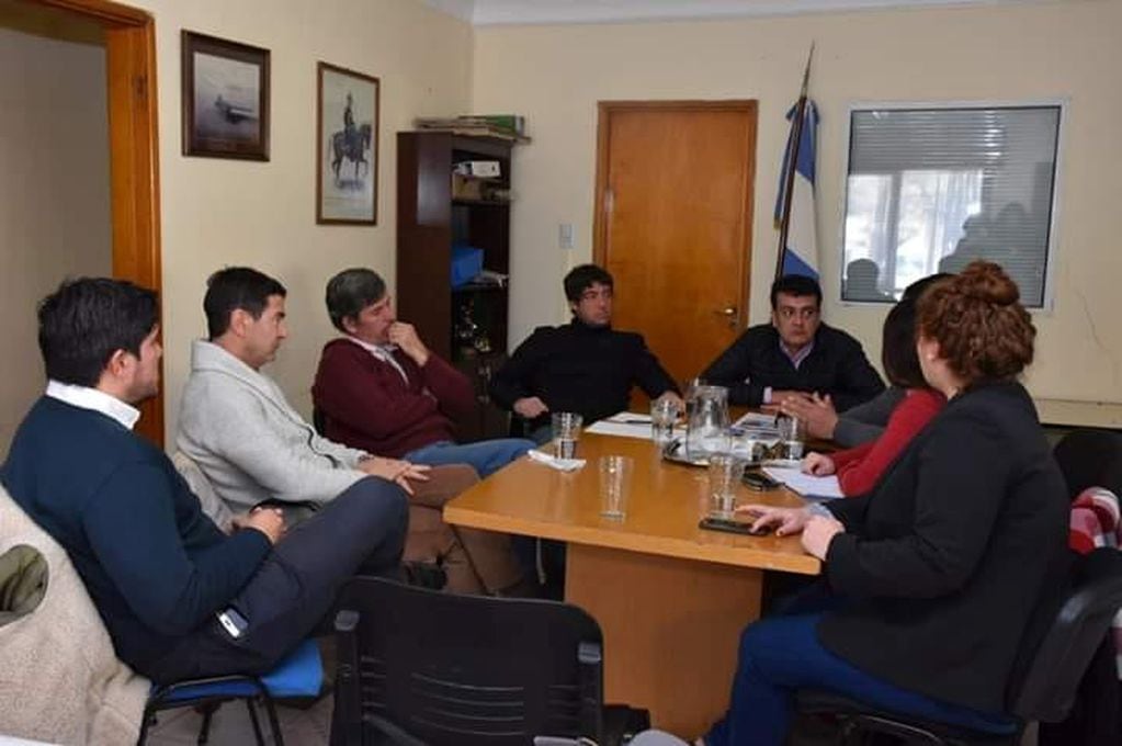 representantes de la empresa GP Inversiones de Puerto Madryn con autoridades municipales