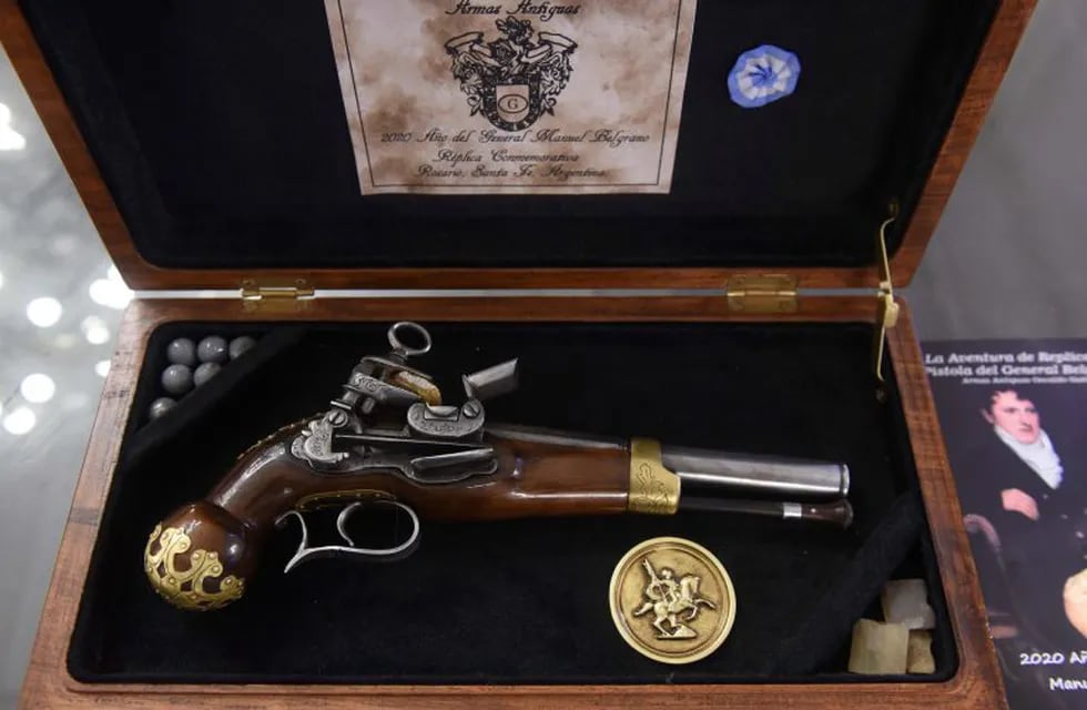 Una réplica exacta del arma de Belgrano fue entregada al municipio de Rosario (Municipalidad de Rosario)
