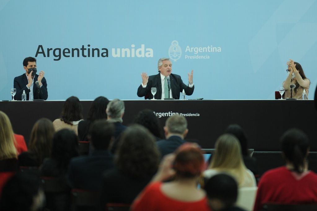El presidente Alberto Fernández encabezó el lanzamiento del DNI para personas no binarias.