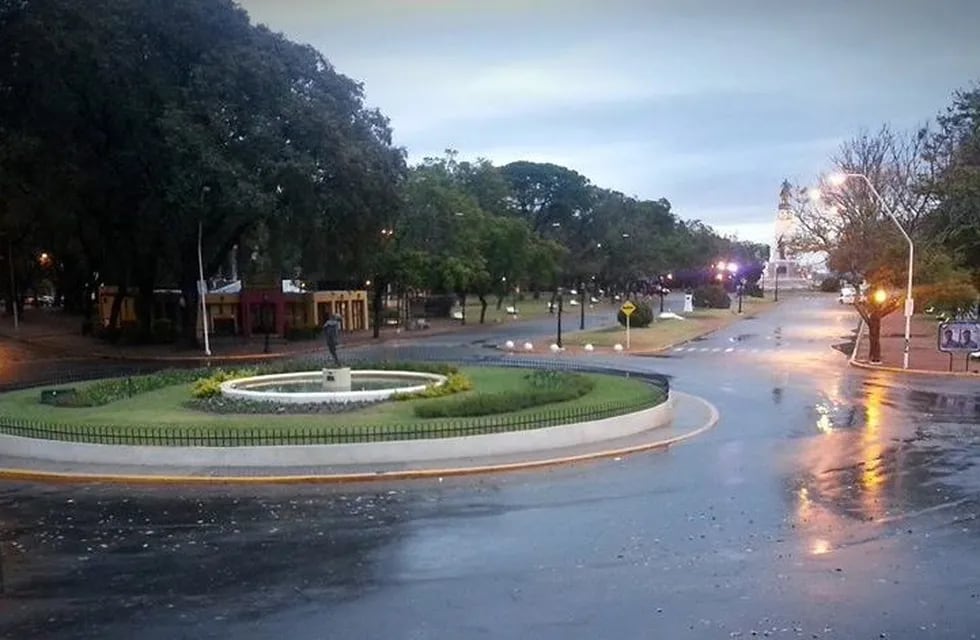 Diluvió en la ciudad de Paraná y continúa la alerta por tormentas fuertes