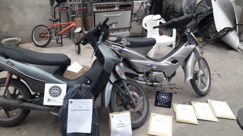 Tres motocicletas fueron secuestradas como parte del operativo en Rosario y Villa Gobernador Gálvez. (@minseg)