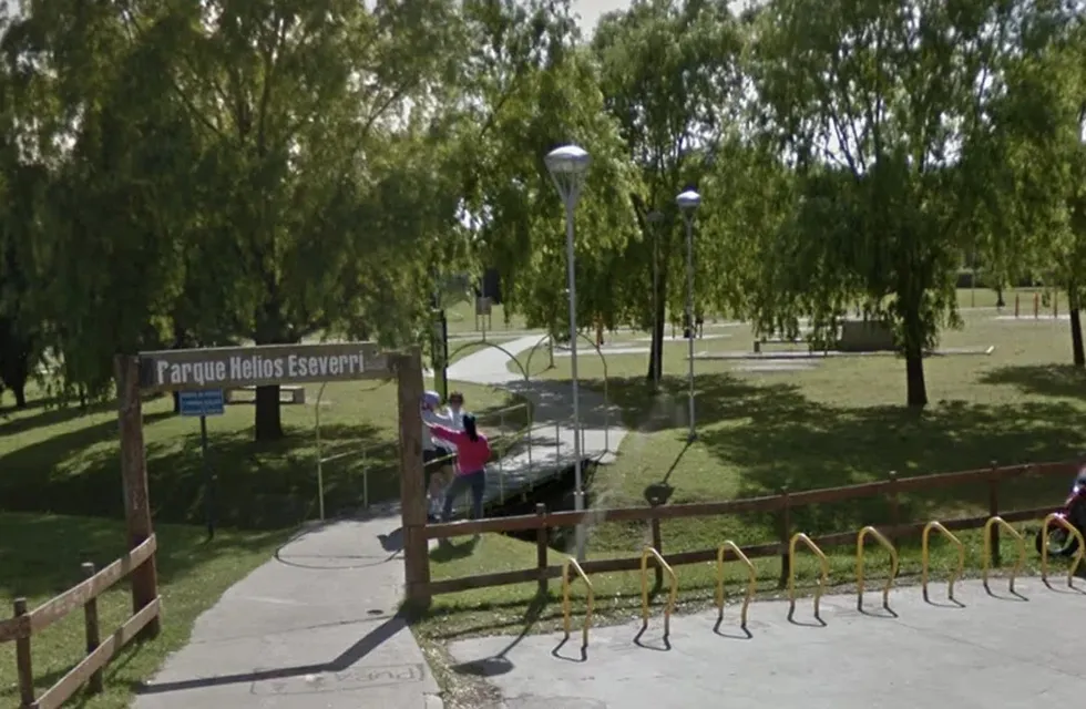 El parque Helios Eseverri de Olavarría, donde fue encontrado ahorcado el suboficial.