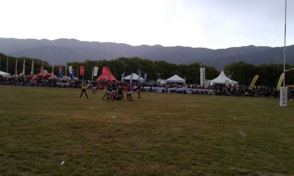 Huirapuca y Tucumán Rugby en la final del Seven de Tafí (Romina Aguirre)
