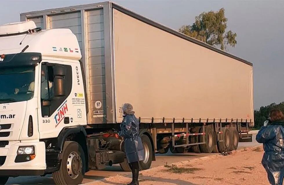 Camionero con COVID-19 detenido en frontera Fray Bentos - Gualeguaychú\nCrédito: Web