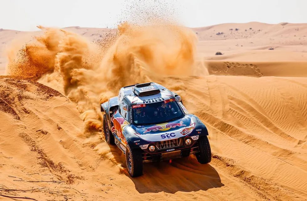 Carlos Sainz logró una victoria que le da un envión anímico en el Dakar 2021.