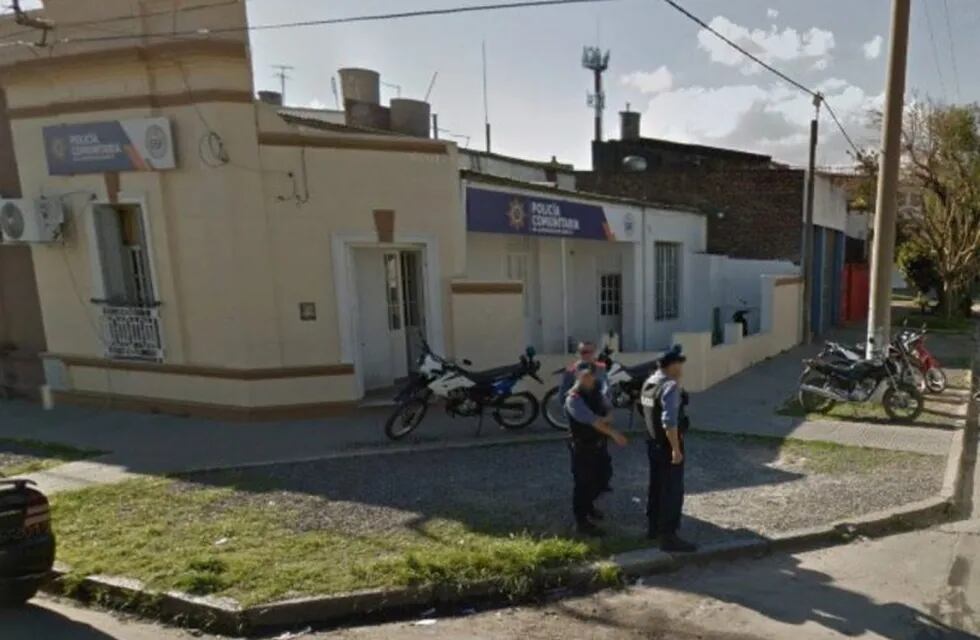 El dueño del inmueble donde funcionó la seccional de la Policía Comunitaria reclama una deuda por el alquiler. (Street View)