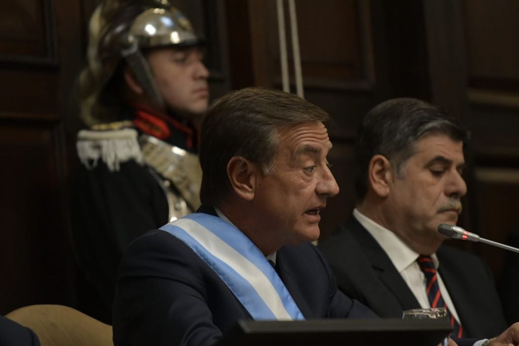 Rodolfo Suárez en su último discurso ante la Asamblea Legislativa. Orlando Pelichotti / Los Andes