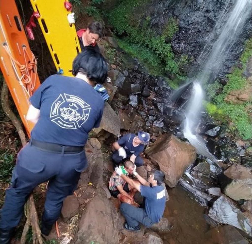 Rescate del turista que cayó al Salto Mariposa en Iguazú.