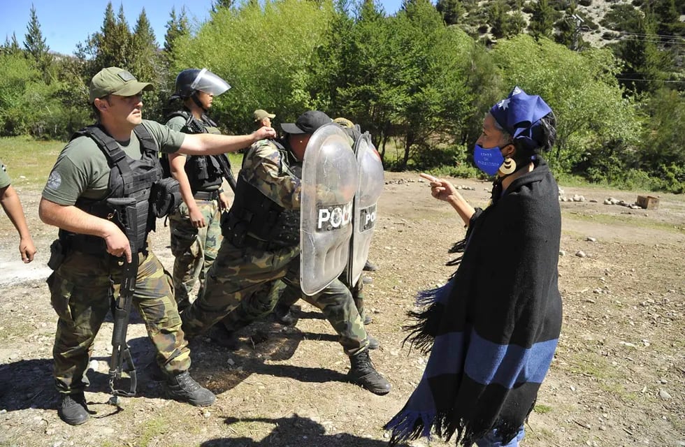 Suspendieron la entrega de tierras a la comunidad mapuche Millalonco Ranquehue.