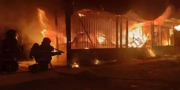 Incendio en una casa del barrio Ludueña, Rosario.