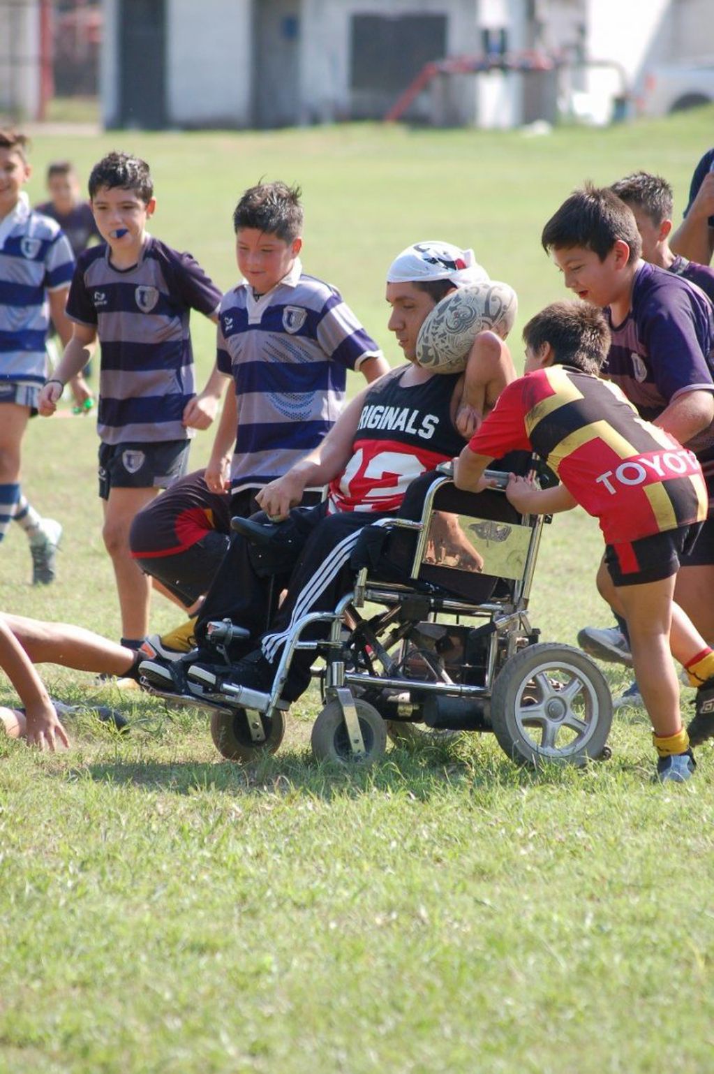 Todos para uno y uno para todos. Los valores del rugby reflejados en un foto. (Sergio Glembocki)