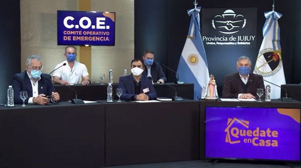 Miembros del COE Jujuy durante la presentación del informe del jueves último.