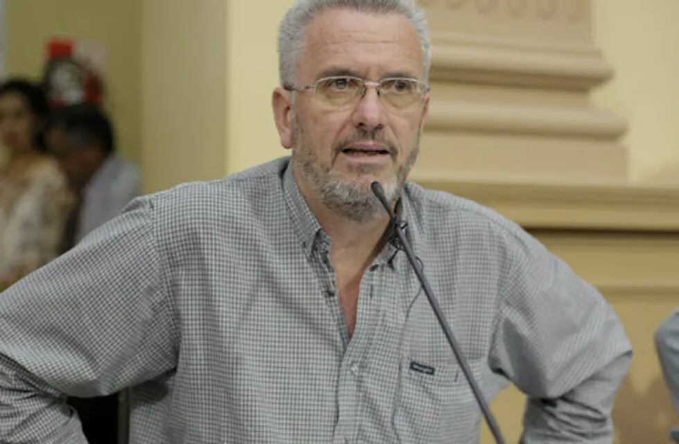 El legislador se retiró de la sesión en la que se habilitó a Salta a negociar la compra de vacunas contra el Covid-19 de forma directa.