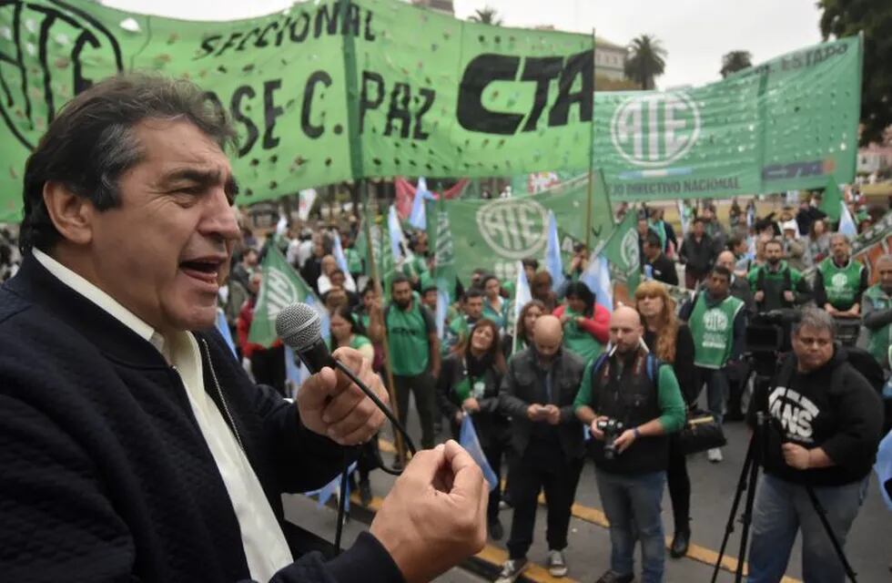 DYN12, BUENOS AIRES, 24/05/2017, MANIFESTANTES DE ATE Y CTA MARCHARON HOY FRENTE  AL CABILDO.FOTO:DYN/EZEQUIEL PONTORIERO ciudad de buenos aires  marcha de ATE contra los despidos frente al ministerio de justicia protestas manifestaciones