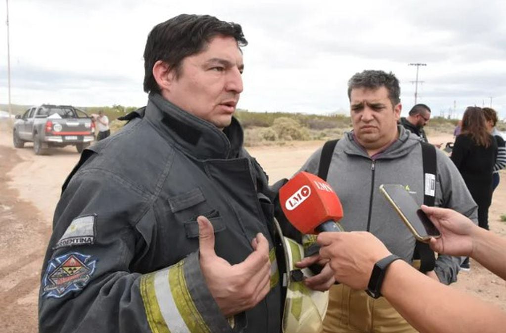 Darío Campos, jefe de bomberos de Cutral Co, reveló que les demandó dos horas organizar el operativo.