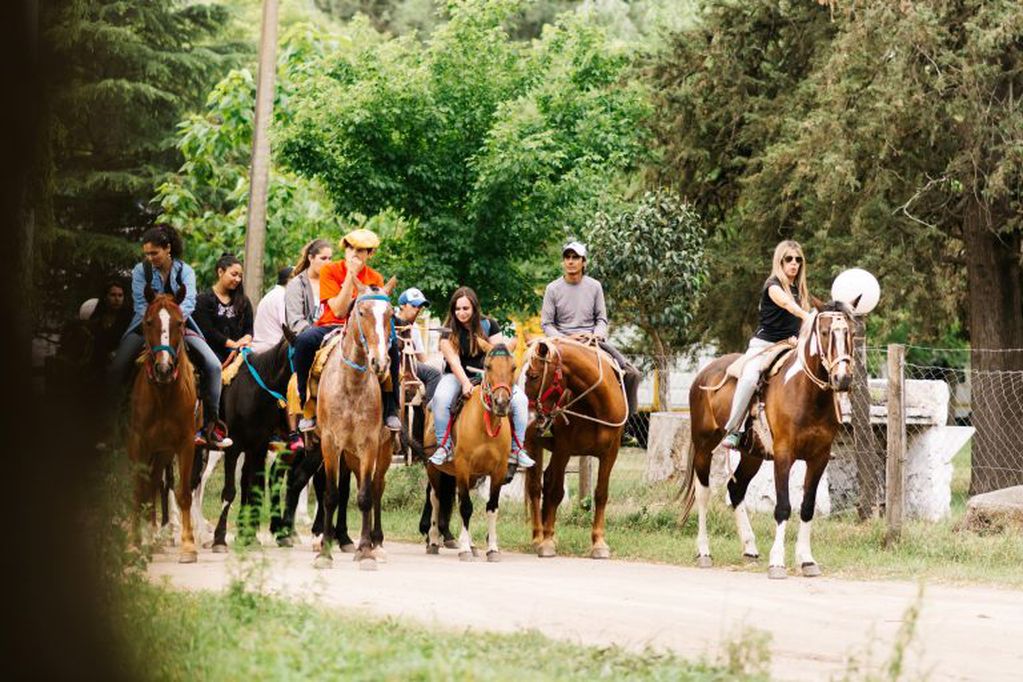 Los paseos a caballo también son una opción para recorrer distintos lugares de Santa Rosa de Calamuchita.
