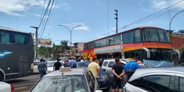 Golpes y forcejeos en la manifestación de transportistas en Puerto Iguazú