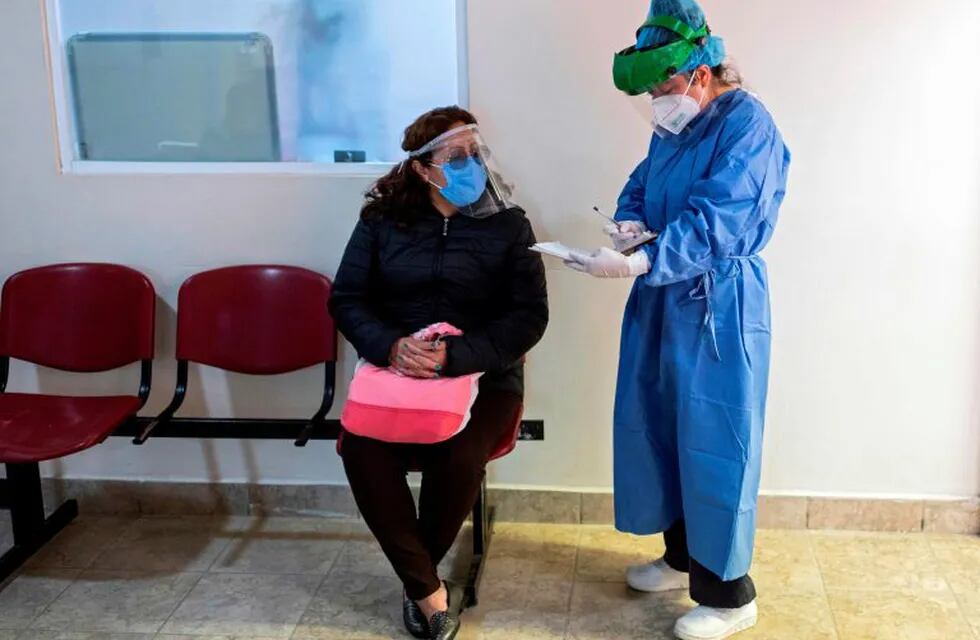 A patient waits for her turn to have a tomography at the General Hospital Ajusco Medio in Mexico City on August 27, 2020, amid the COVID-19 novel coronavirus pandemic. - Young doctors around the world are starting their careers in the midst of the battle against the novel coronavirus, while in Mexico it is sometimes particularly challenging due to budget shortages. (Photo by Pedro PARDO / AFP)
