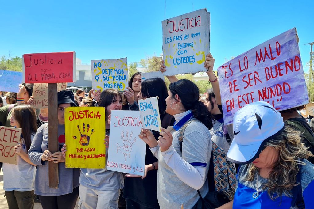 Marcha en reclamo de justicia en Traslasierra por el trágico choque en las Altas Cumbres protagonizado por Oscar González. (Gentileza)