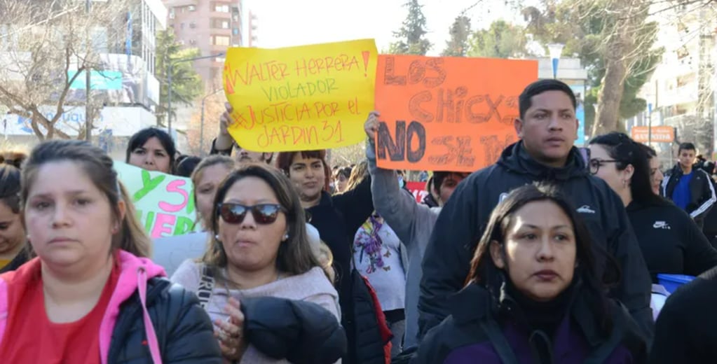 Padres y vecinos de Neuquén marcharon en pedido de justicia frente a los abusos en el Jardín 31.