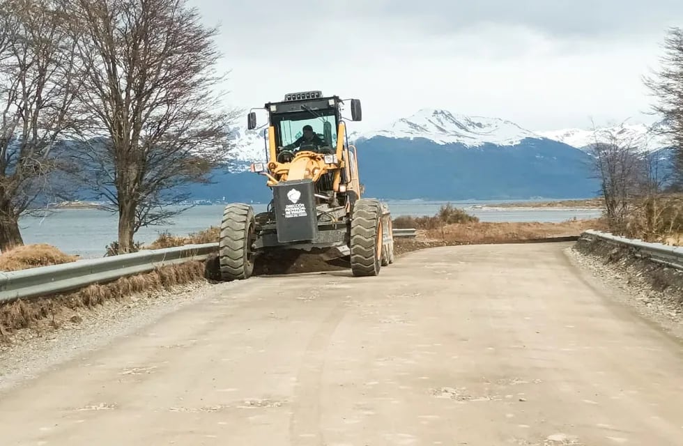 Tierra del Fuego: trabajos de mantenimiento en el cruce de la ruta 30